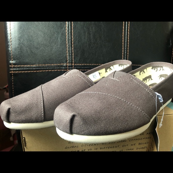 Toms Shoes - Toms classic canvas slip-on in ash canvas size 9